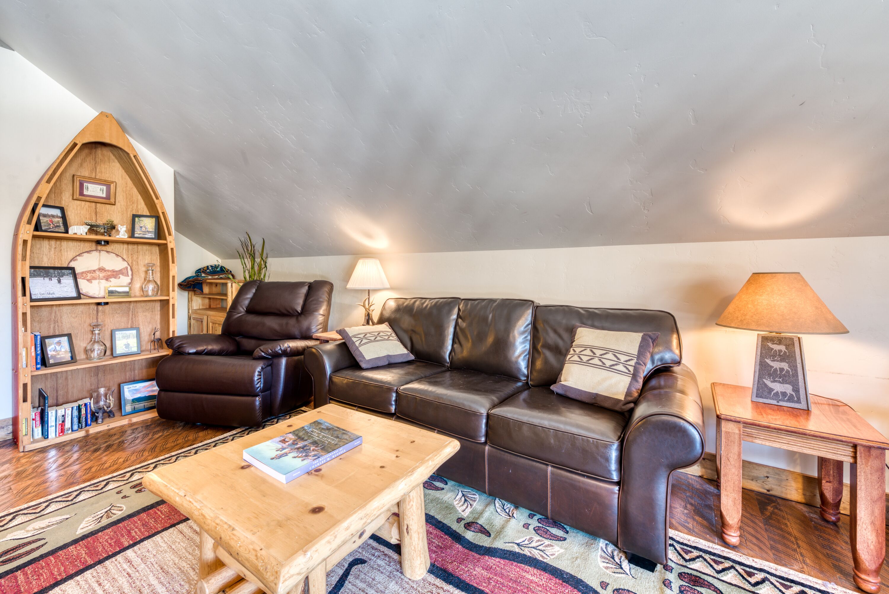 Riverfront, Cozy Cabin, Mountain Views, 2bed 2bath