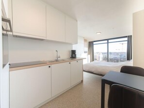 1 slaapkamer, een bureau, wifi