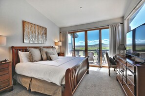 2 bedrooms, in-room safe, desk, iron/ironing board