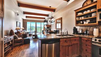 Coffee/tea maker, fridge, microwave, oven