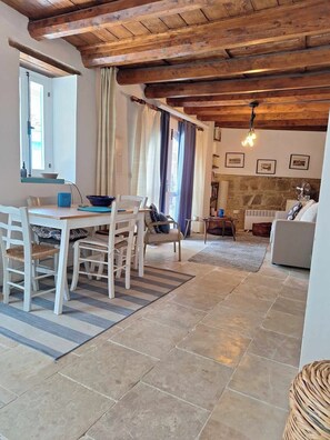 Dining - Traditional detached house in the heart of the village (Tochni)