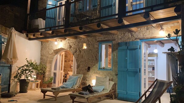 Terrace/patio - Traditional detached house in the heart of the village (Tochni)