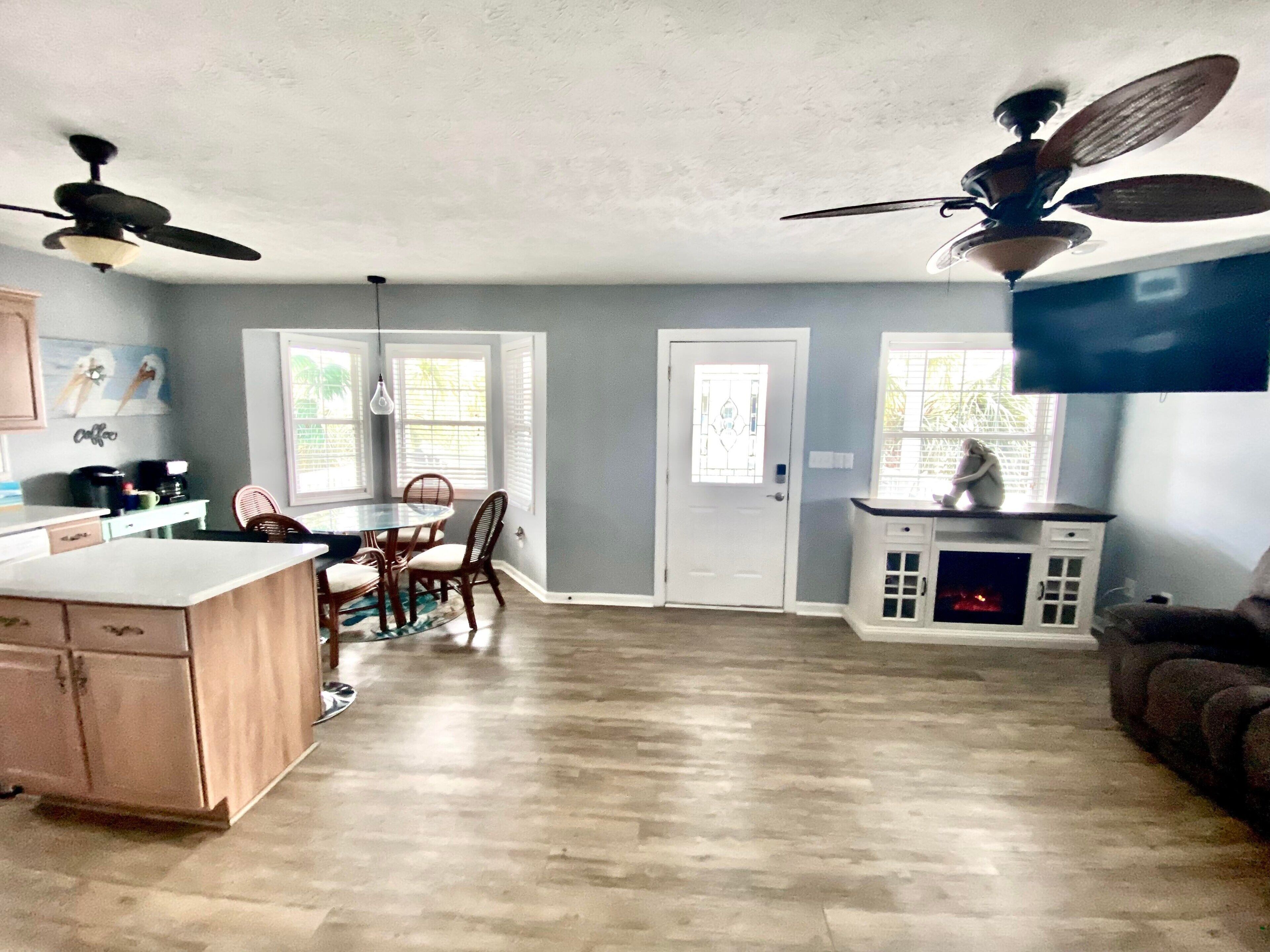 THE PEACEFUL PELICAN -  BEACH FUN YEAR ROUND!!!