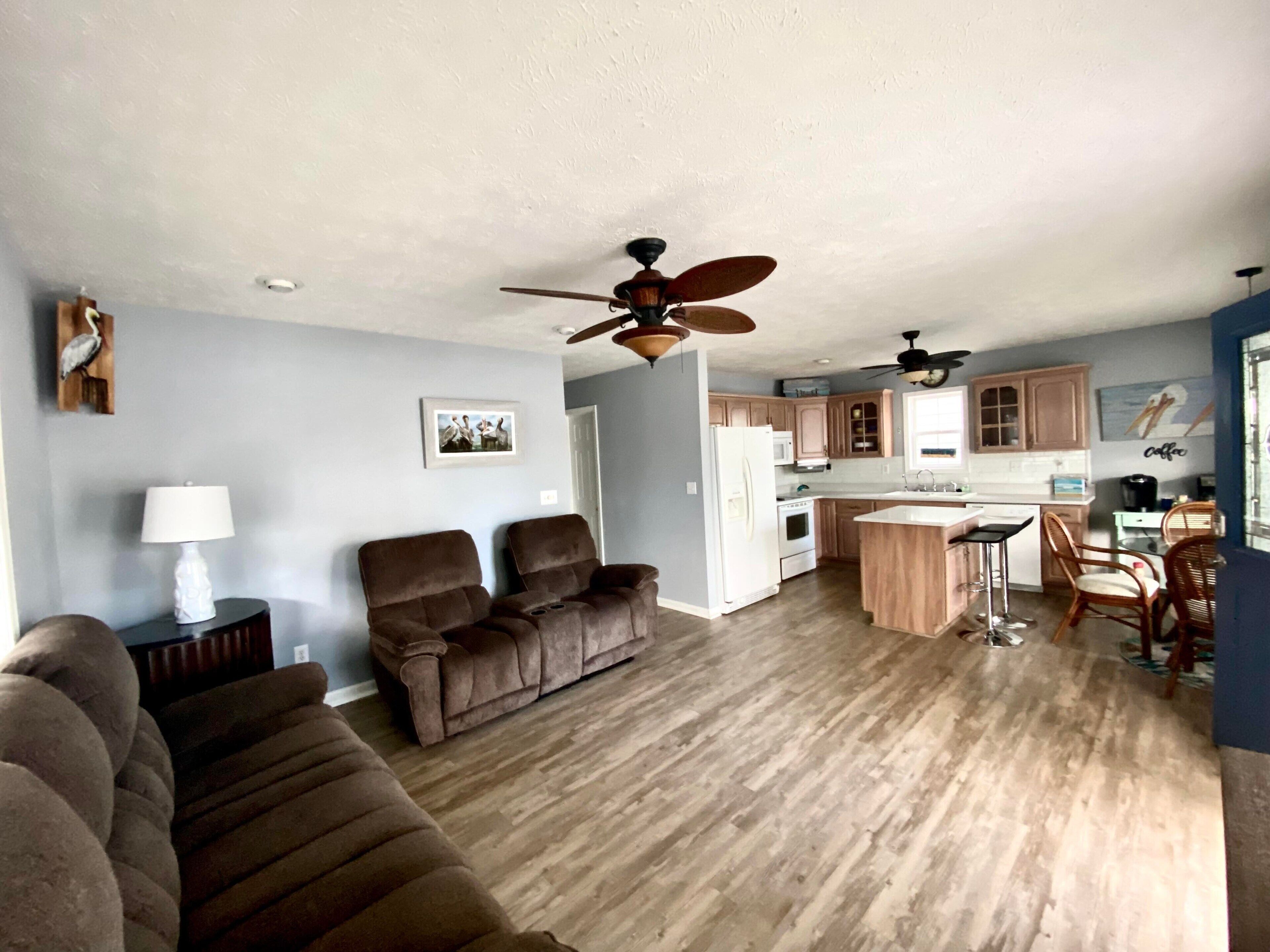 THE PEACEFUL PELICAN -  BEACH FUN YEAR ROUND!!!