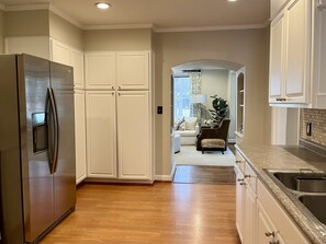 المنشأة من الداخل