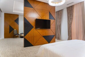 Minibar, desk, free WiFi, bed sheets