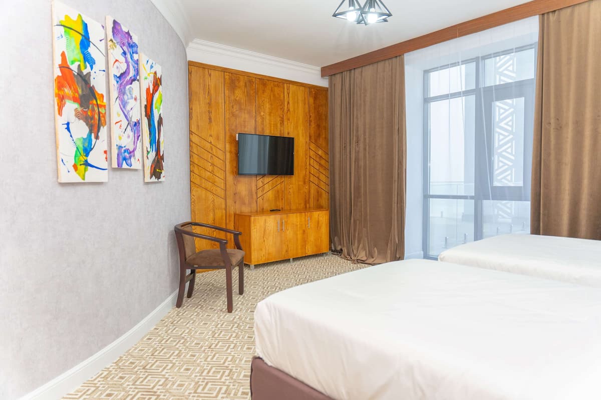 Minibar, bureau, Wi-Fi gratuit, draps fournis