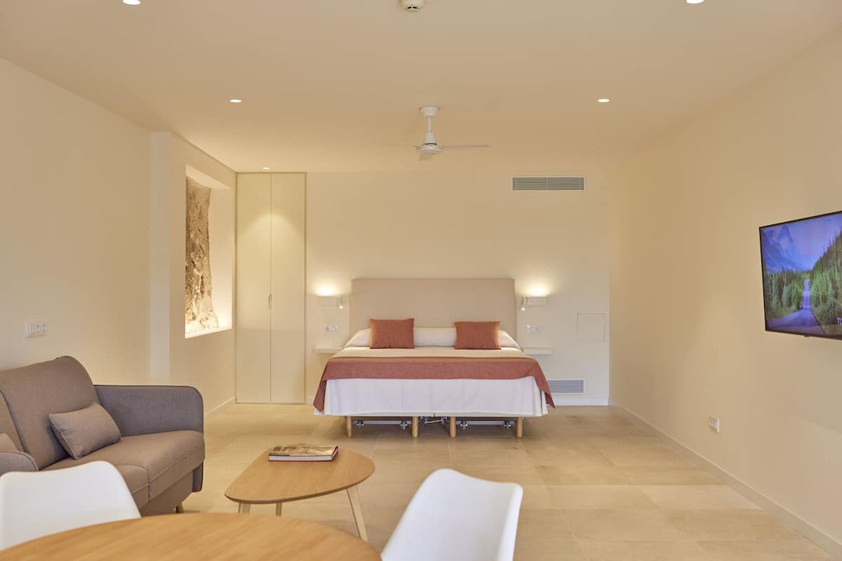 (1) Superior Suite "Tafona" | Geluiddichte muren, een strijkplank/strijkijzer, gratis wifi, beddengoed