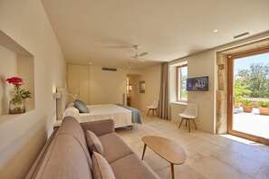 (6) Junior Suite with Terrace "Penya" | Ljudisolering, strykjärn/strykbräda, gratis wi-fi och sängkläder