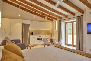 (3) Deluxe Junior Suite "Pla" | Soundproofing, iron/ironing board, free WiFi, bed sheets