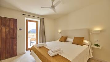 (2) Deluxe Suite with Sea View "Roca" | Soundproofing, iron/ironing board, free WiFi, bed sheets