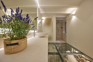 (2) Deluxe Suite with Sea View "Roca" | Salle de bain