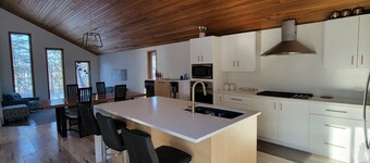 Cheerful Cabin in Birds Hill