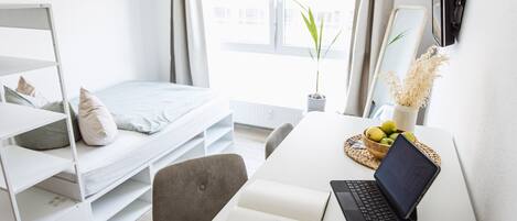 1 habitación, escritorio, tabla de planchar con plancha y wifi gratis