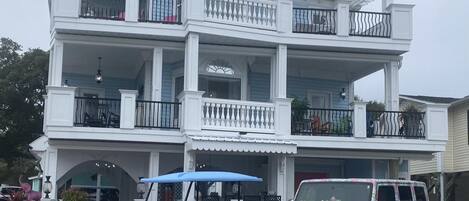 المنشأة من الخارج