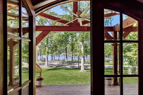 Stargazer Waterfront Luxe Retreat ✨Sand Beach 🎣Awesome Fishing🔥Campfires🛶Kayaks