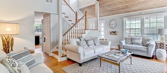 Spacious family retreat! Fun and relaxation just two blocks from the beach!