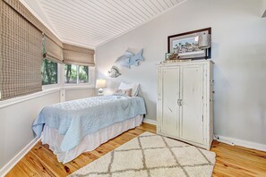 4 soverom, strykejern/-brett, reiseseng for barn og wi-fi (inkludert)