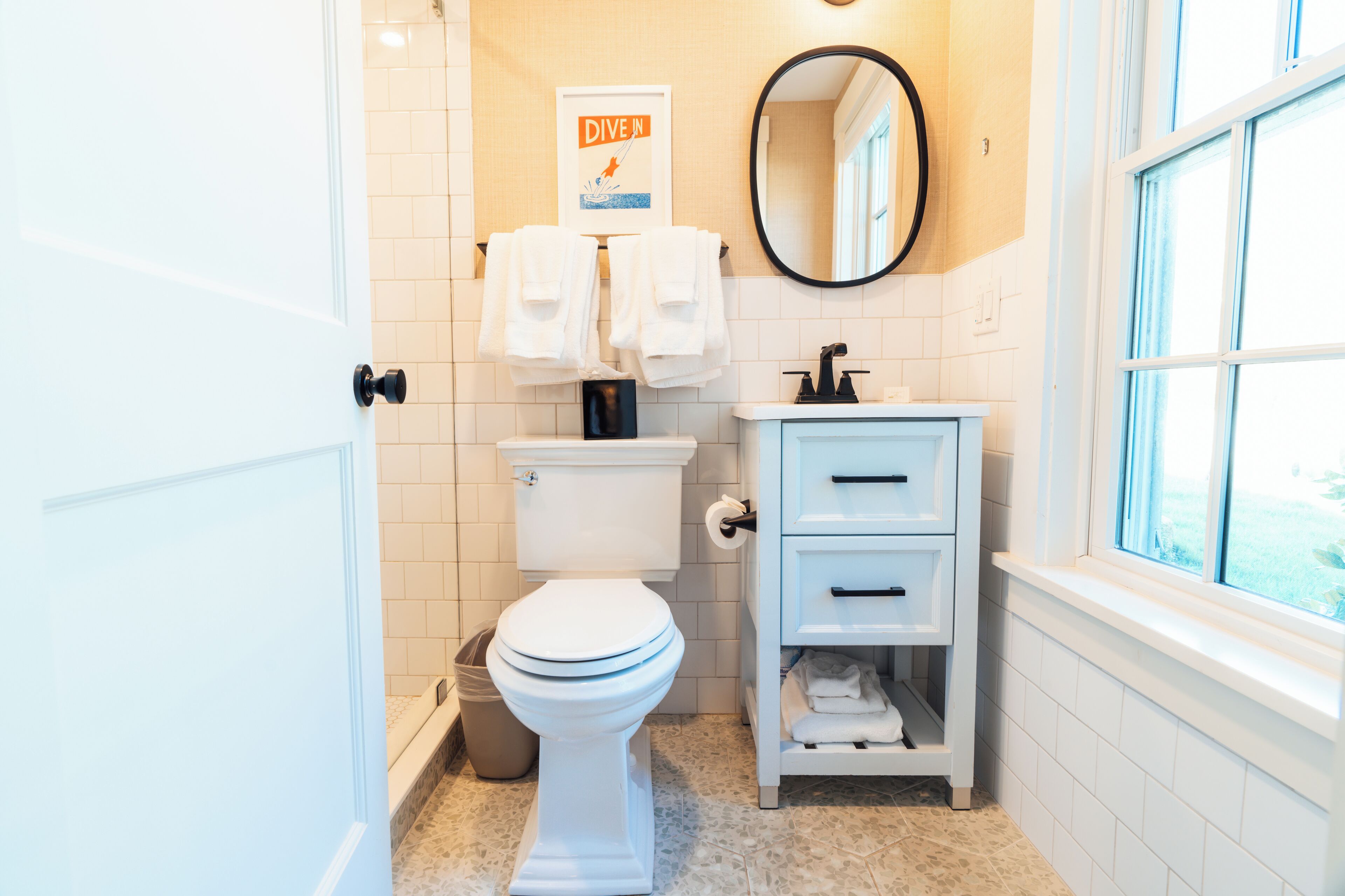 standard room | bathroom | combined shower/bathtub, hair dryer, towels