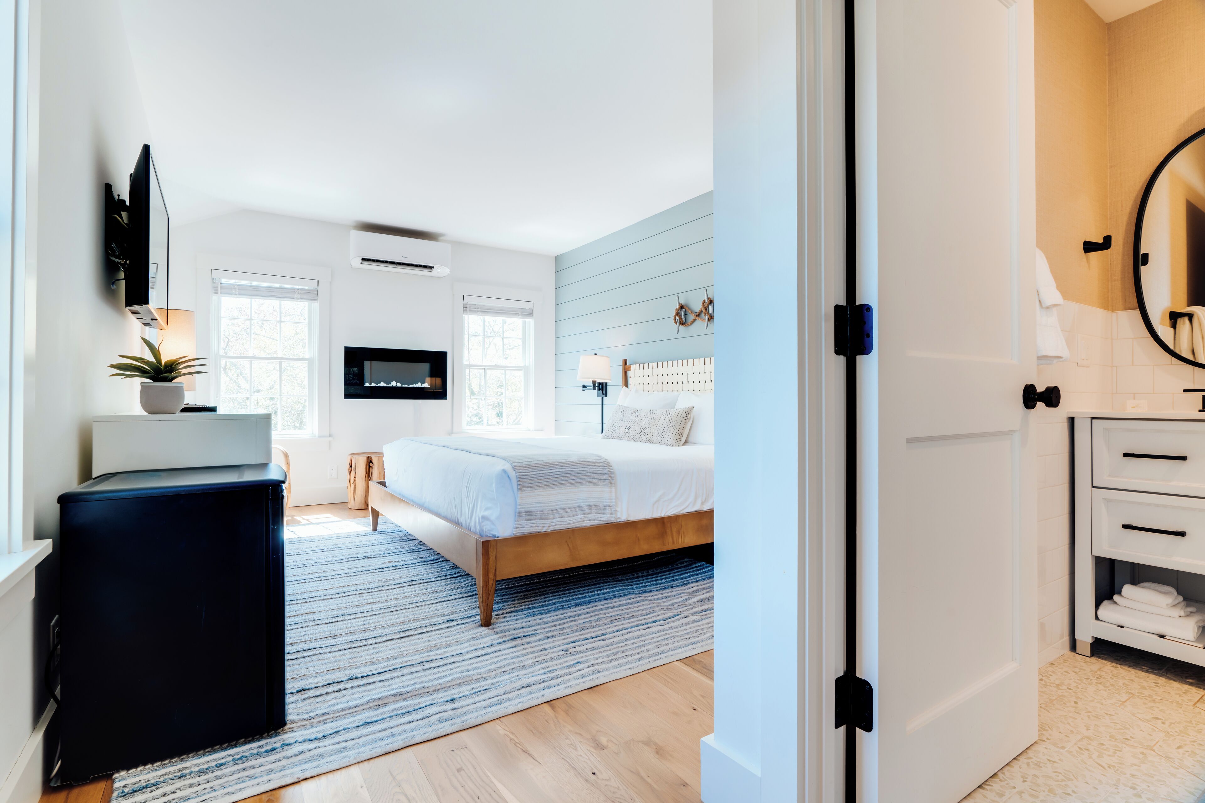 standard room, 1 king bed | premium bedding, free wifi, bed sheets