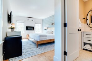 Standard Room, 1 King Bed | Premium bedding, free WiFi, bed sheets - The Franklin Hotel Martha's Vineyard (Edgartown)