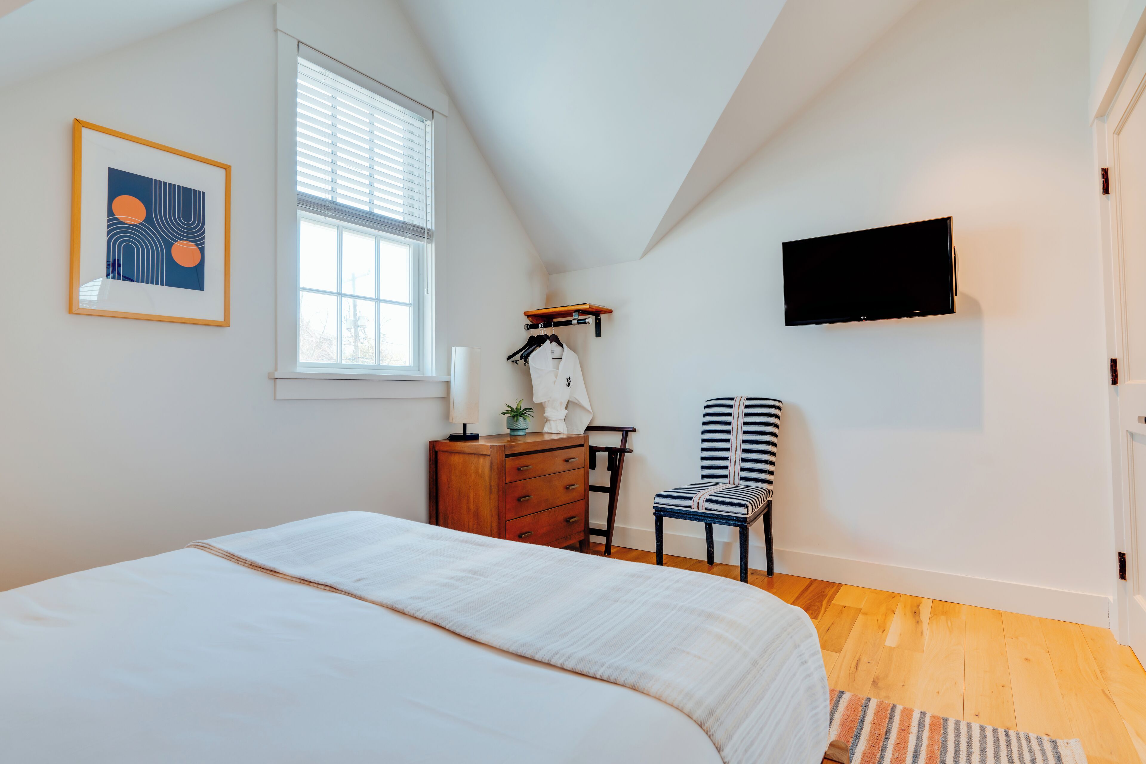 luxury room | premium bedding, free wifi, bed sheets