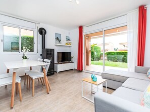 TV - Bon Retorn by Interhome (L'Escala)