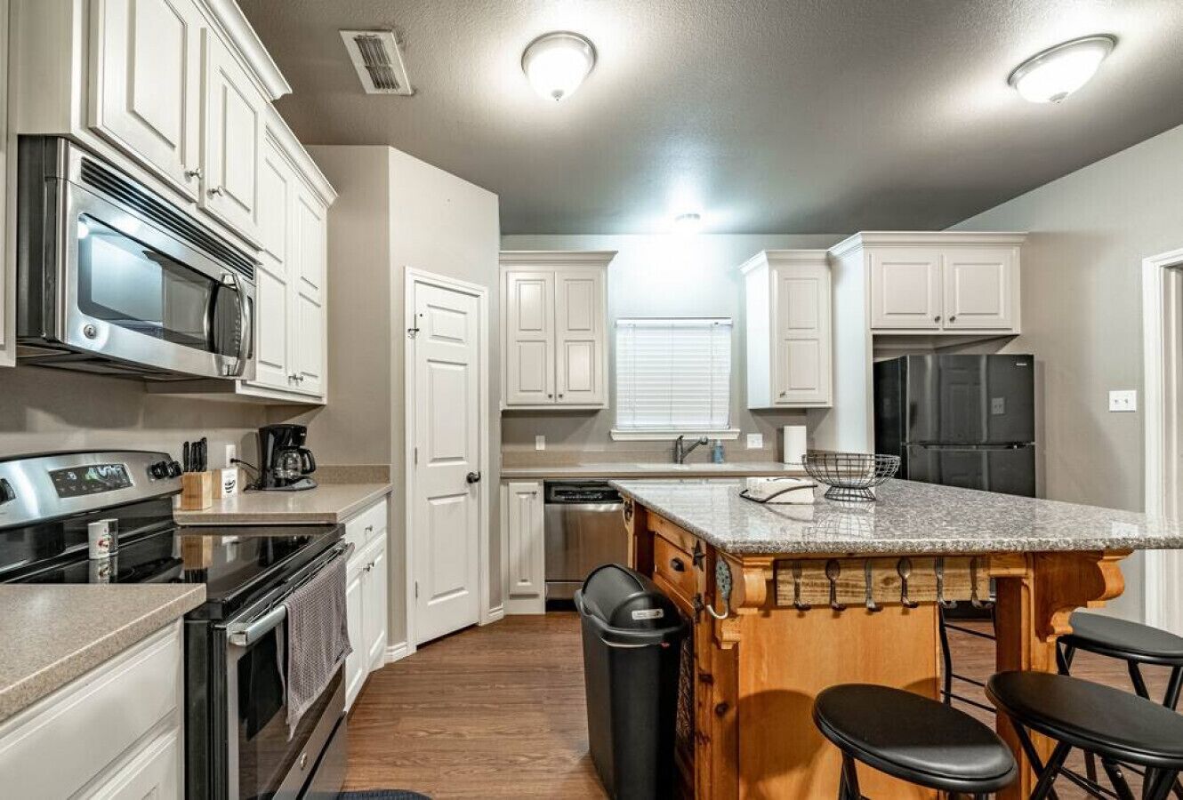 Cozy Cul-de-sac - 3BR/2BA - Stylish Stay