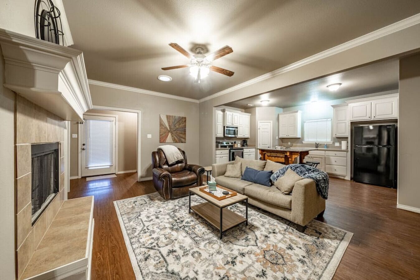 Cozy Cul-de-sac - 3BR/2BA - Stylish Stay