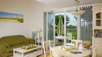 50-cm flat-screen TV with digital channels, TV