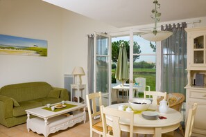 50-厘米纯平电视 （配备数码频道）�、电视