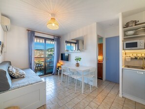 1 chambre, fer et planche à repasser, Internet gratuit