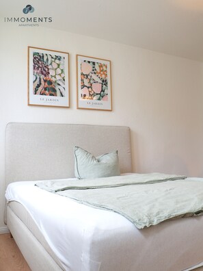 1 غرفة نوم ومكتب وتجهيزات عازلة للصوت ومكواة/لوح كي