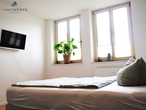 1 Schlafzimmer, Schreibtisch, schallisolierte Zimmer