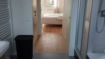 1 chambre, lit parapluie, Wi-Fi gratuit, draps fournis