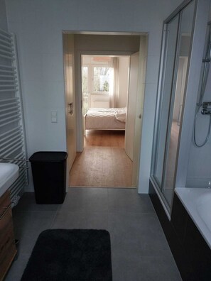 1 chambre, lit parapluie, Wi-Fi gratuit, draps fournis