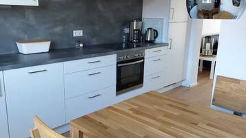 Refrigerador, horno, parrilla de estufa y lavavajillas