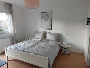 1 Schlafzimmer, Reisekinderbett, kostenloses WLAN, Bettwäsche