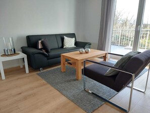 Smart TV, books - Fewo Provinzperle - newly designed - an ideal starting point for your tours (Freckenfeld)