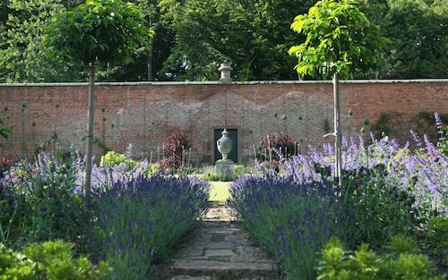 Leuchie Walled Garden Luxury mid-Century holiday home that sleeps 12,