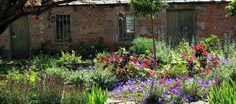 Leuchie Walled Garden Luxury mid-Century holiday home that sleeps 12,