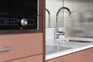 冷蔵庫、電子レンジ、コーヒー / ティーメーカー、電気ポット