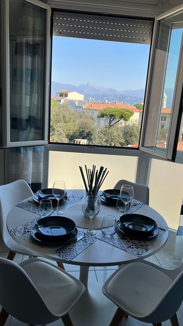 Dining - Modern apartment one step away from the pier and the beach! (viareggio)