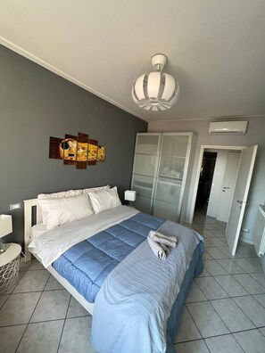 2 bedrooms, iron/ironing board, travel crib, free WiFi - Modern apartment one step away from the pier and the beach! (viareggio)