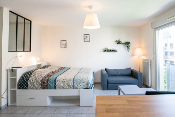 1 chambre, bureau, fer et planche Ă repasser, accĂšs Internet