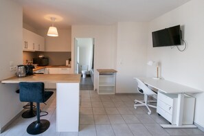 Kühlschrank, Mikrowelle, Ofen, Geschirrspüler