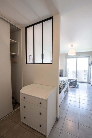 1 bedroom, desk, iron/ironing board, Internet