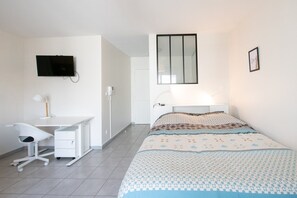 1 bedroom, desk, iron/ironing board, Internet