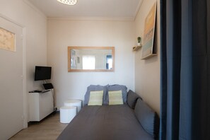 1 bedroom, iron/ironing board, free WiFi, bed sheets - Le Saint Mo' - Nice apartment with balcony (Lyon)