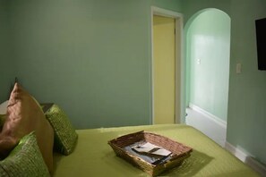 1 bedroom, desk, iron/ironing board, free WiFi